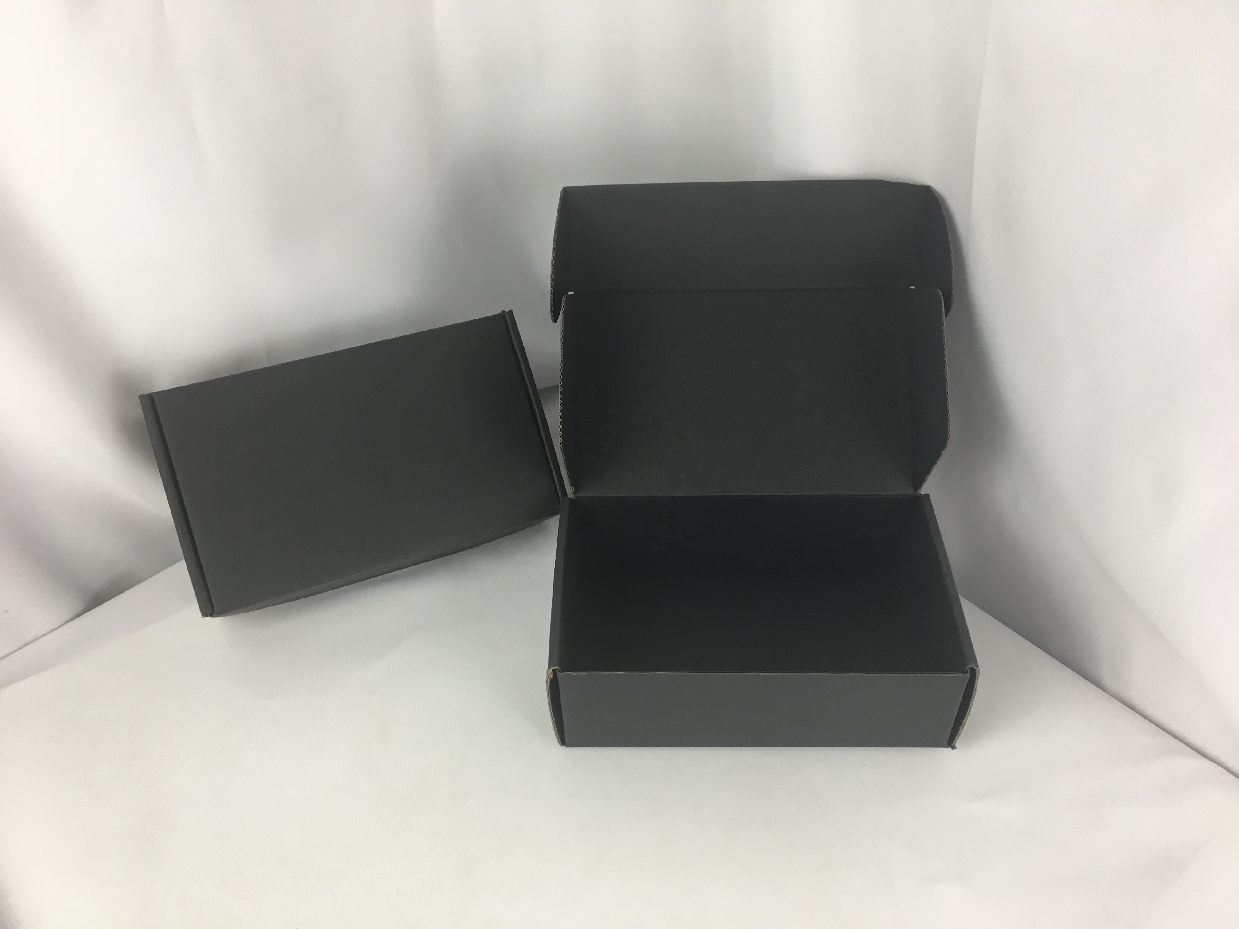 Custom black mailer shipping packaging box corrugated packaging clothing mailer box  for gift small business