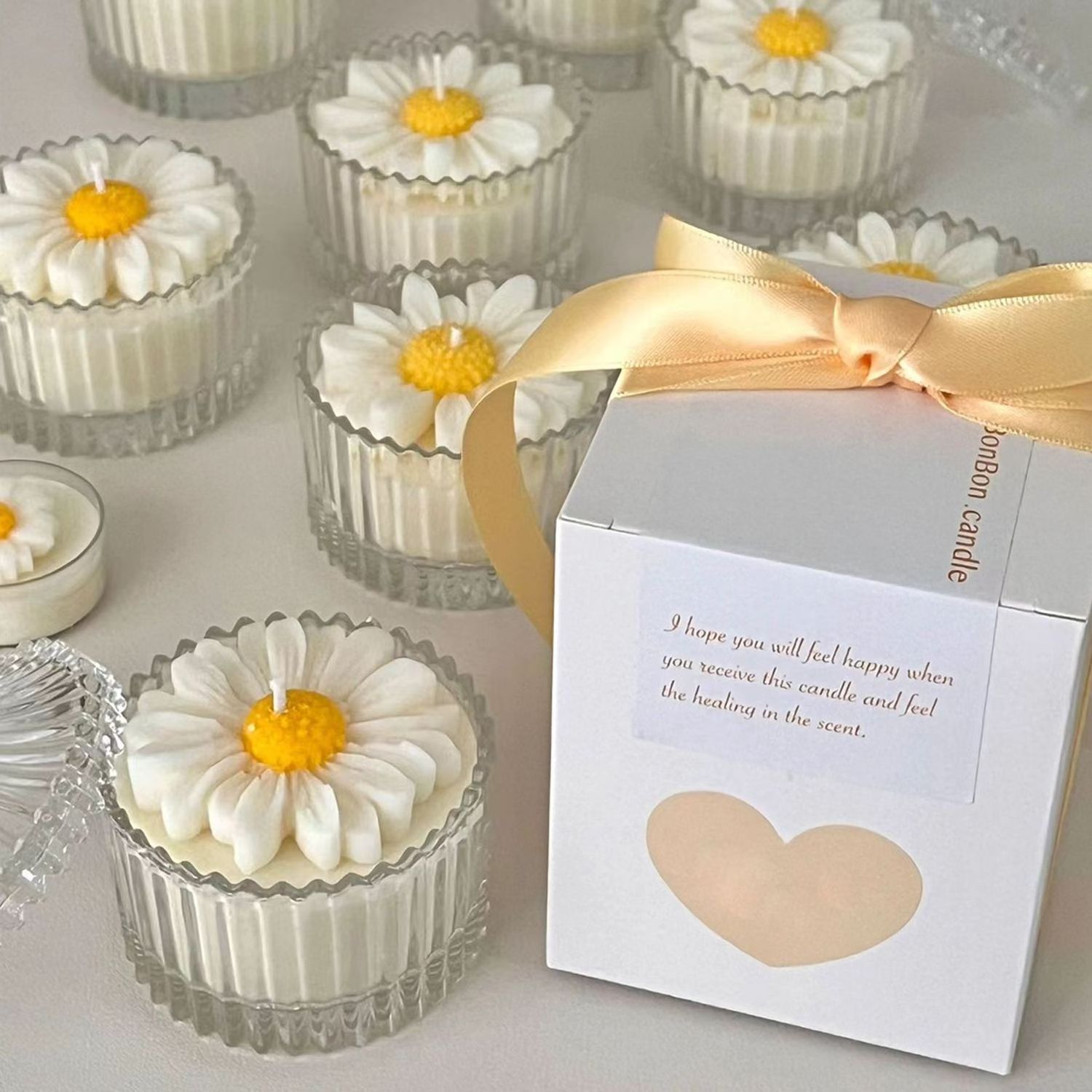 Wholesale Custom Ribbon Gift Box with Premium Crown Daisies New Beeswax Gel Wax Paraffin Wax and Soy Wax Scented Candle