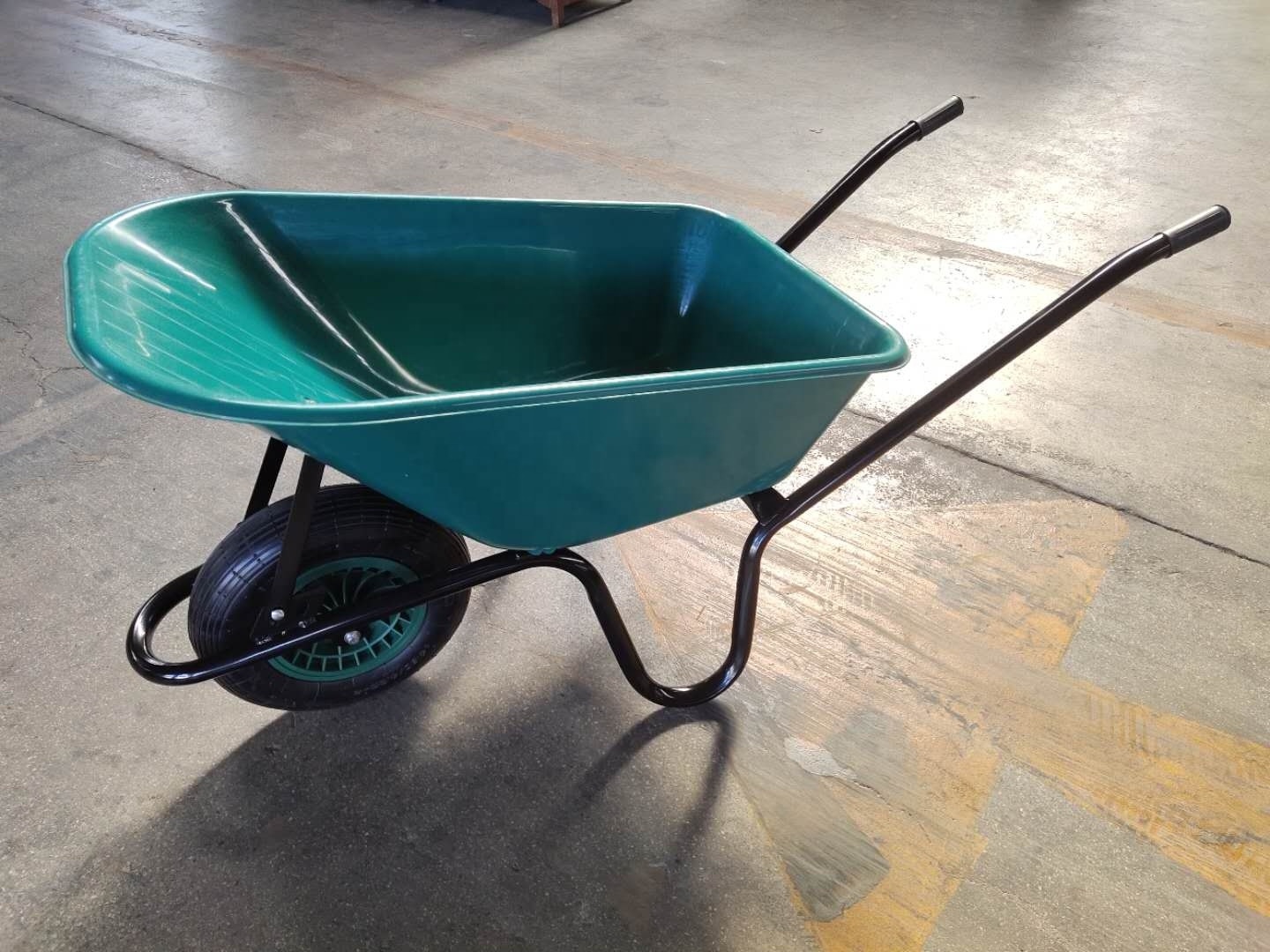 European Market French Wheelbarrow Large Capacity 85L  Plastic Bucket Wheelbarrow WB6414