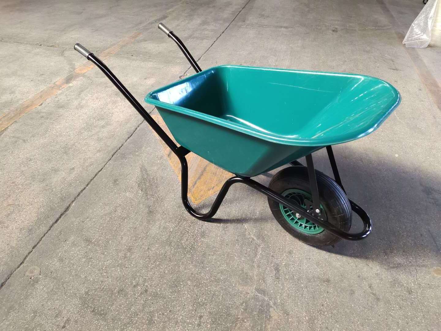 European Market French Wheelbarrow Large Capacity 85L  Plastic Bucket Wheelbarrow WB6414