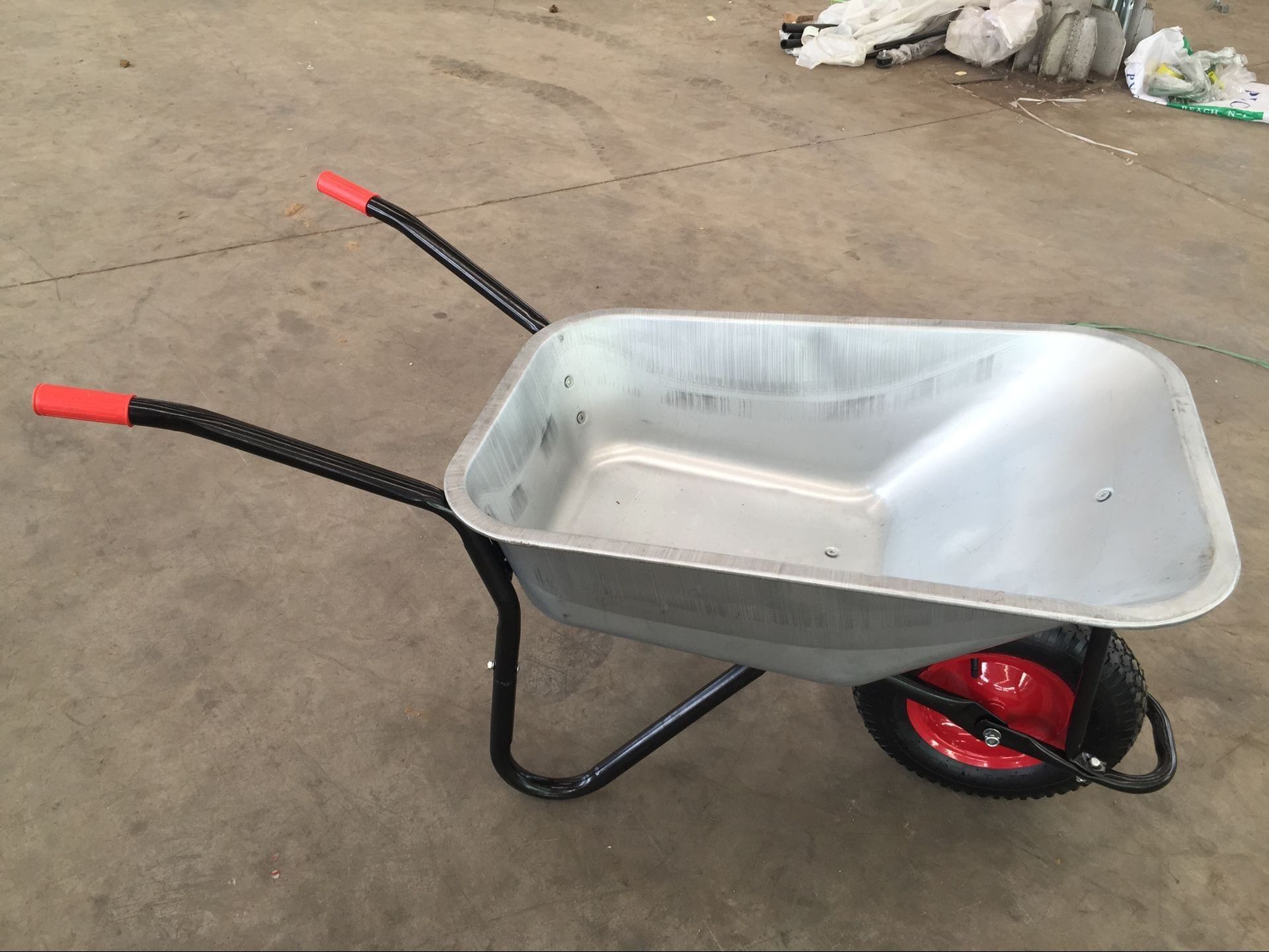 Industrial Heavy Duty Pneumatic Wheelbarrow Made In China WB5009 Heavy Duty Wheel Barrow Double Wheels Wheelbarrows