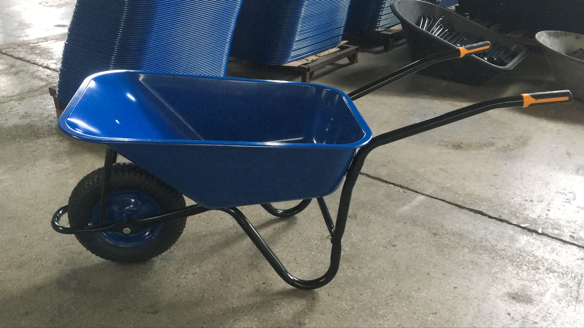 Industrial Heavy Duty Pneumatic Wheelbarrow Made In China WB5009 Heavy Duty Wheel Barrow Double Wheels Wheelbarrows