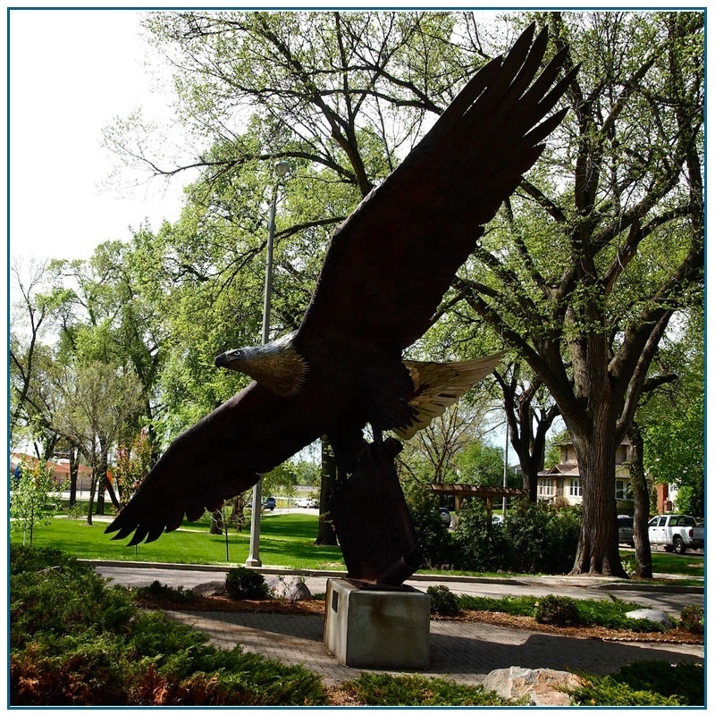 Outdoor Park Decoration Large Metal Animal Garden Eagle Sculpture Life Size Antique Brass Bronze Flying  Eagle Statue For Sale