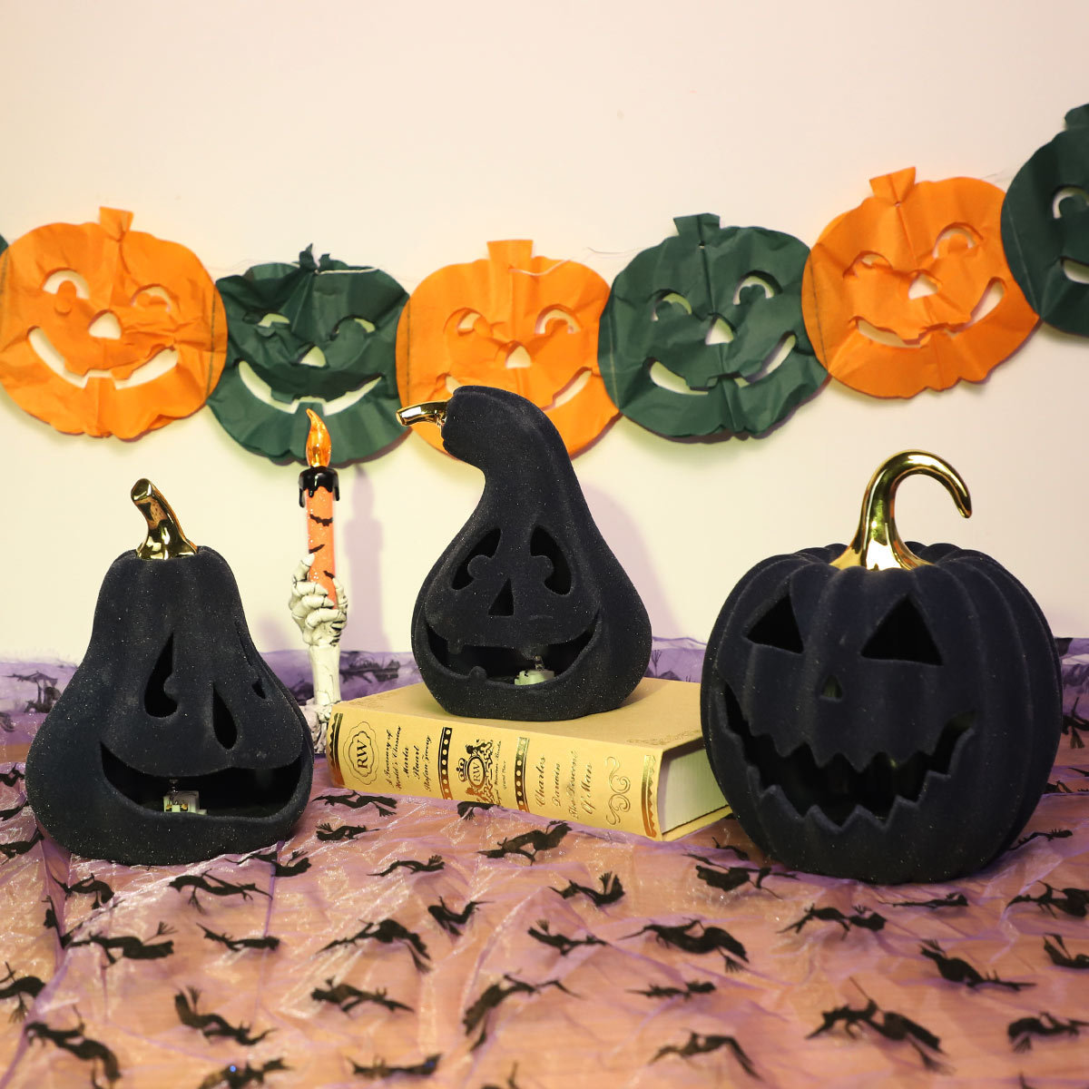 Custom Halloween Ceramic Pumpkin Hot Selling 2024 New Design Trick Or Treat Handmade Black Crafts Wholesale