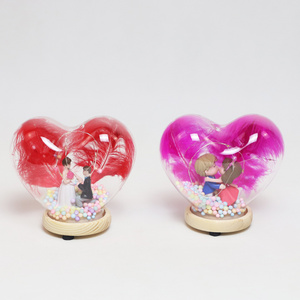 Heart Shaped Glass Dome With Romantic Resin Couple Figurine LOVE Valentine's Day Gifts For Lover Wedding Decoration