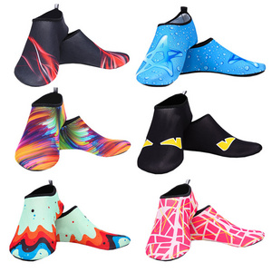 Amazon hotselling unisex comfortable neoprene walking beach sand socks for soccer and volleyball