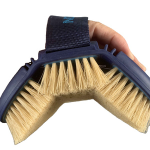 Factory Wholesale Natural Bristles Sisal Fiber Brush Hot Sale Flexible Horse Scrubbing Brush for Intensive Horse Care