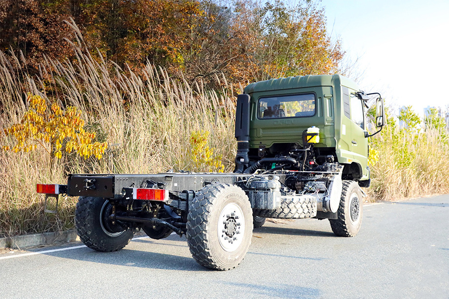 4x4 Wheel Chssis Off Road Truck 260 Horsepower Diesel Engine Powered Cargo Truck Chassis