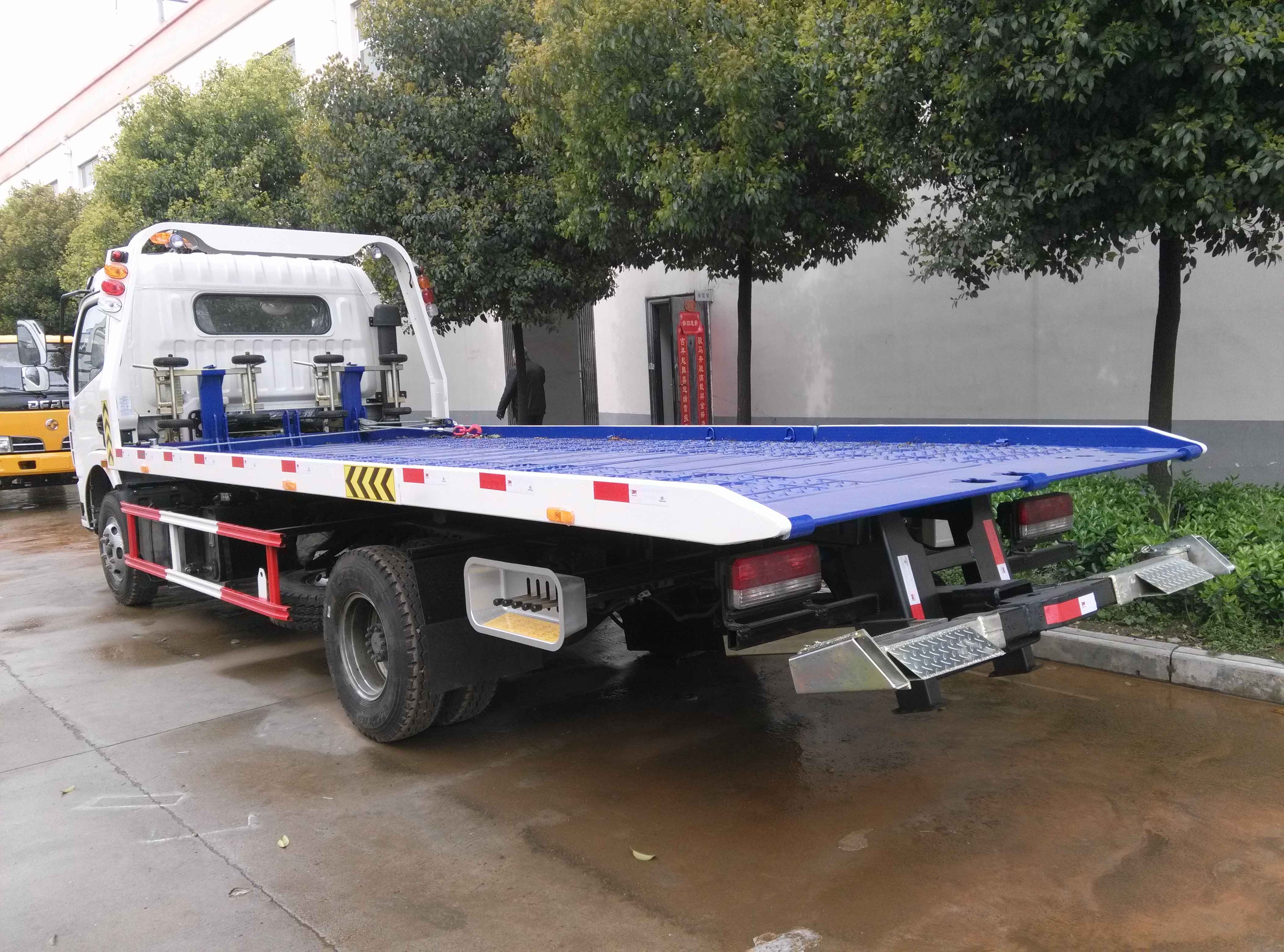 6 Wheel lift towing wrecker small flatbed tow truck & wrecker for sale