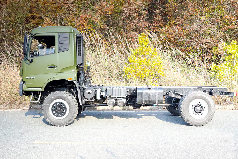 4x4 Wheel Chssis Off Road Truck 260 Horsepower Diesel Engine Powered Cargo Truck Chassis