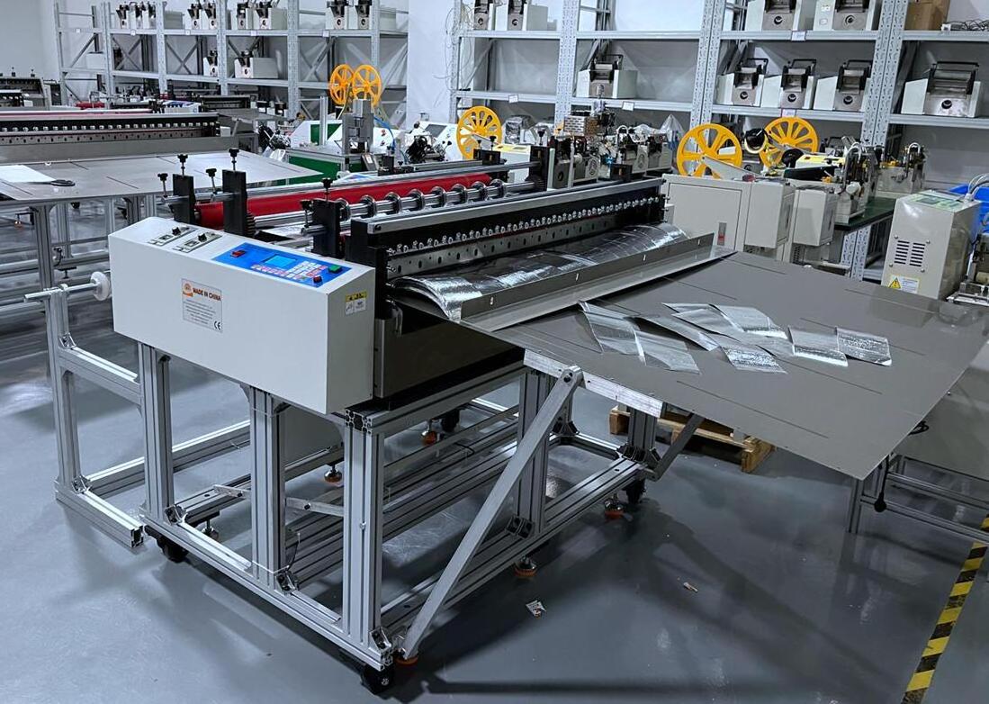 Automatic Printing Plotter Sticker Label Roller Cutter Cross Slitter Cutter PVC Flim Paper Roll To Sheet Cutting Machine