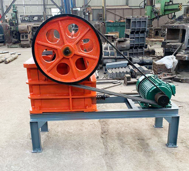 Mini Rock Crushing Machine Small Mobile Stone Jaw Crusher Machine with vibrating screen Manufacture Price