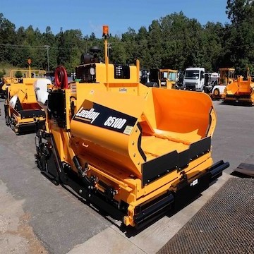 2005 LeeBoy 8500 LD DSL Paver with 8'-15' Legend Screed for sale