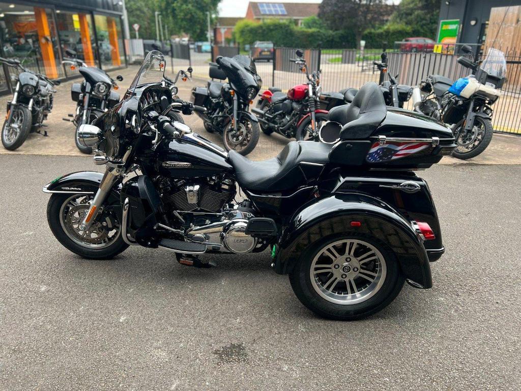 Quality Used Best Price Wholesales H a r l e y - D a v i d s o n TRIKE FLHTCUTG TRI GLIDE ULTRA CLASSIC used sport bike for sale