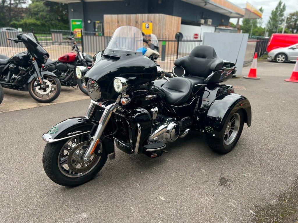 Quality Used Best Price Wholesales H a r l e y - D a v i d s o n TRIKE FLHTCUTG TRI GLIDE ULTRA CLASSIC used sport bike for sale