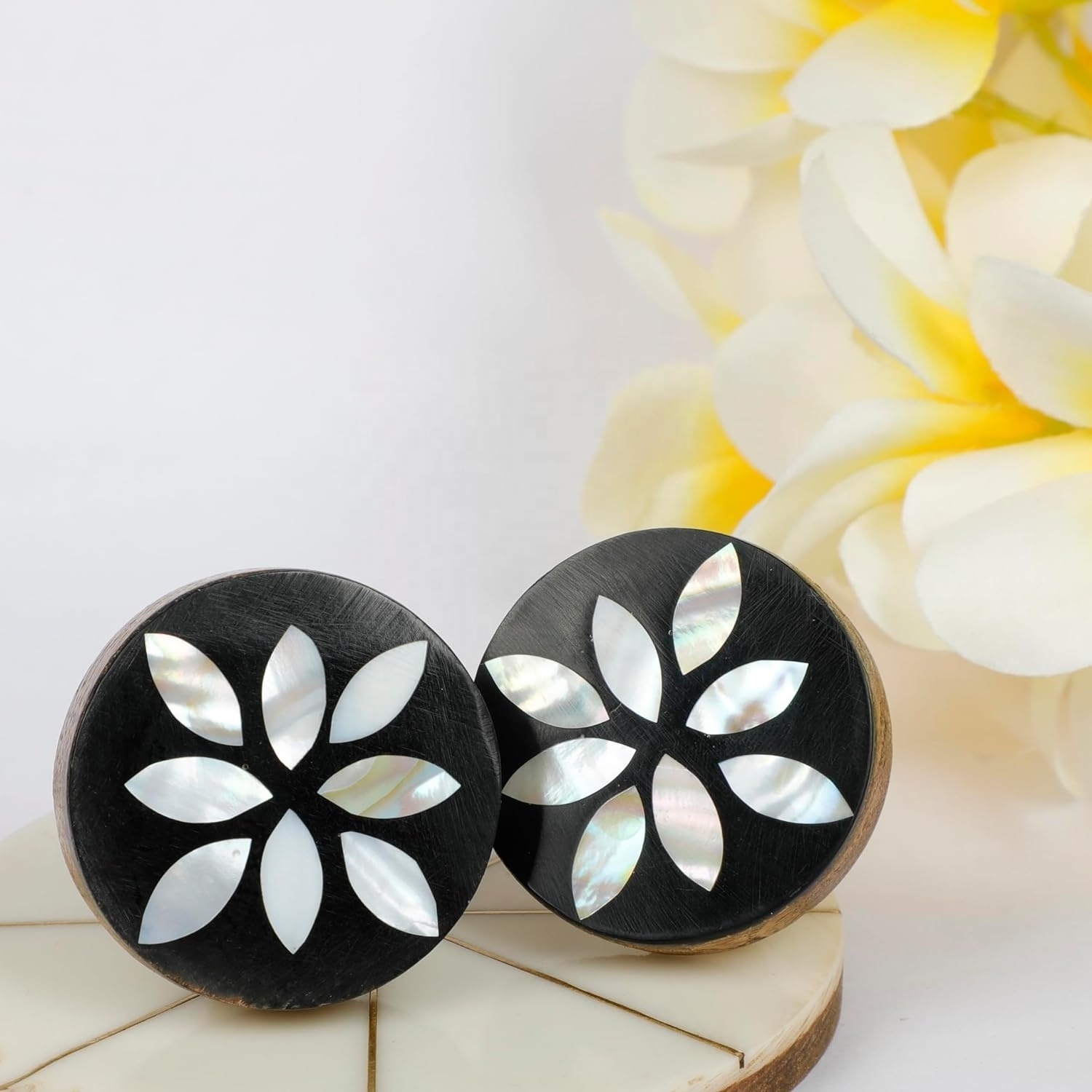 New Arrival Black and White Floral design Mother of pearl, Resin & Wood Cupboard| Door | Drawer Knob for All Types of Furniture