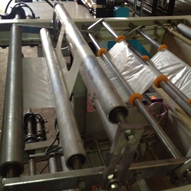 Poly roll garbage bag making machine /Continuous plastic rolling garbage bag making machine