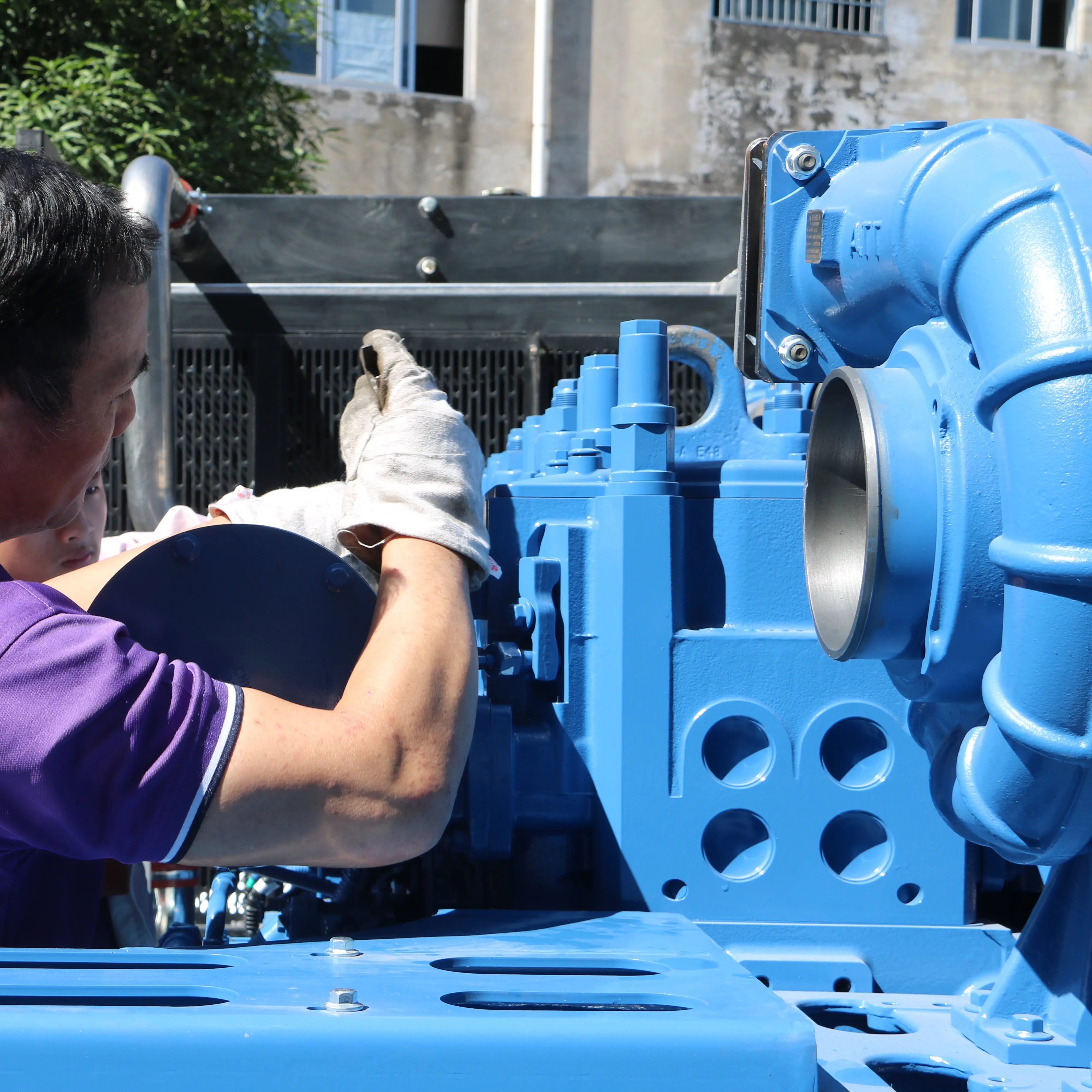 Yuchai Condition Water-cooled Machinery Marine Diesel Engine New 16kw Small Boat Engine Machinery Engines 2 Cylinder 50hz 0.8