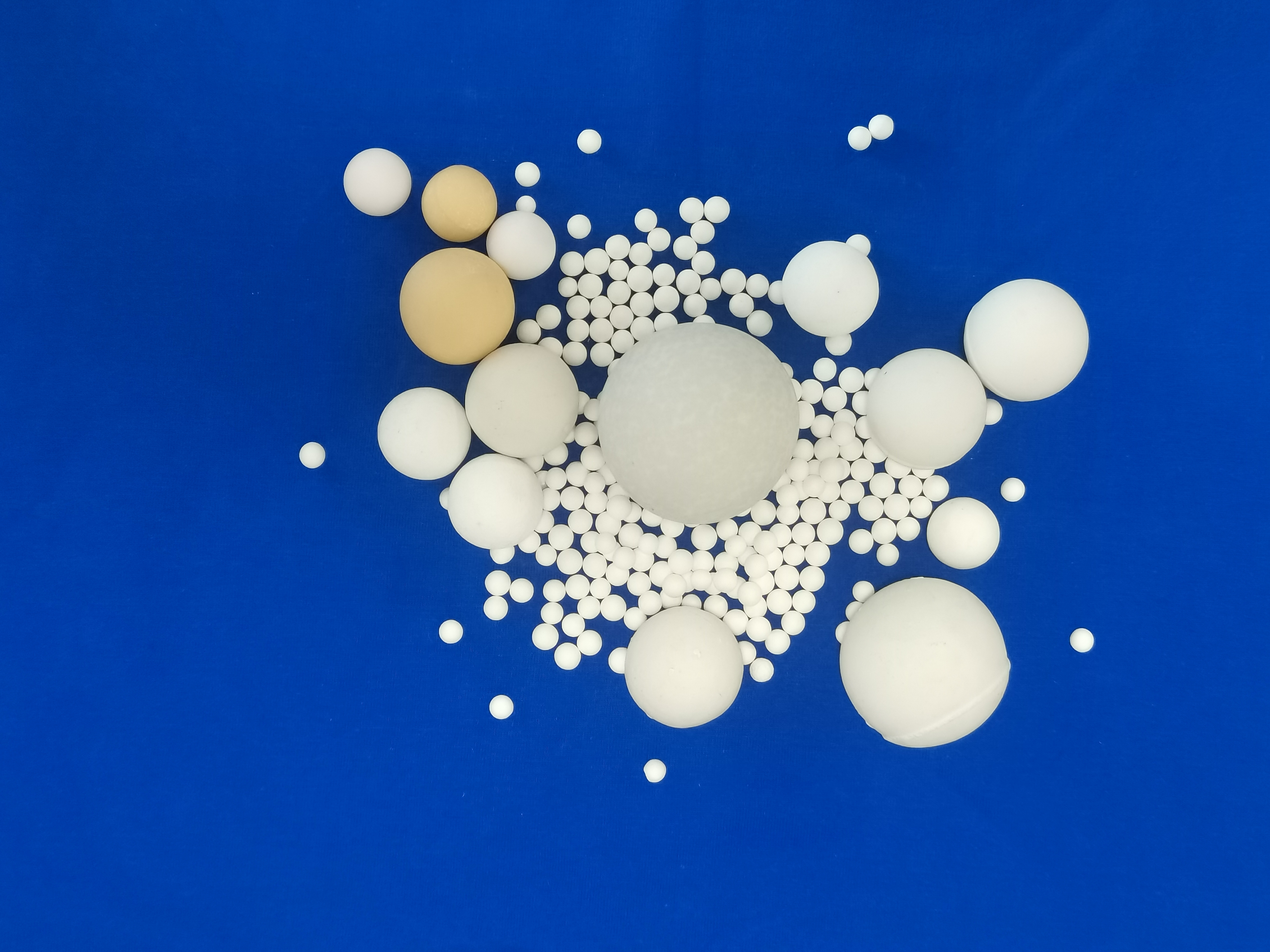 High Alumina Grinding Media Balls, High Alumina Porcelain Grinding Balls