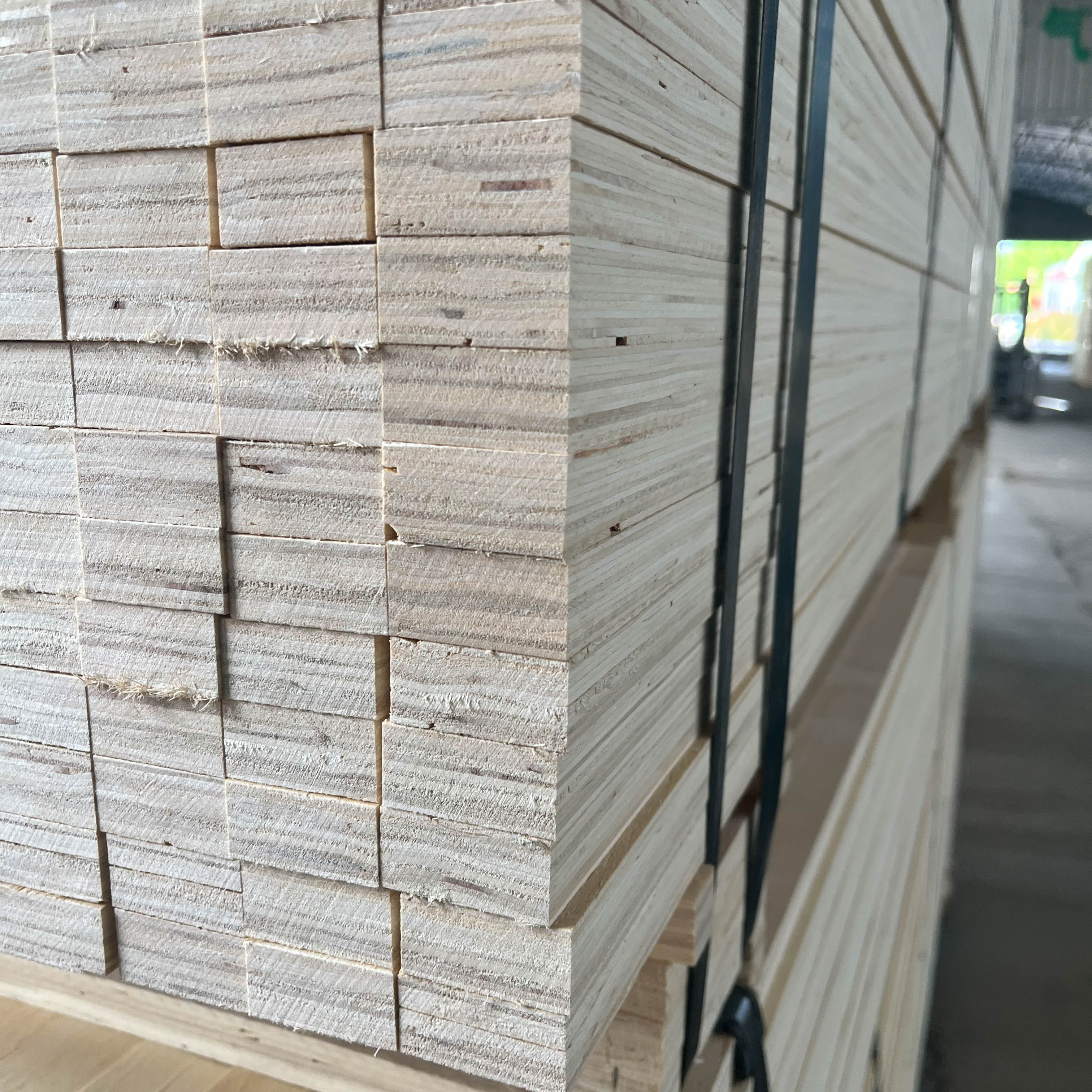 High Quality 24mm Pine Plywood Modern Design  E0 Formaldehyde Emission Standards