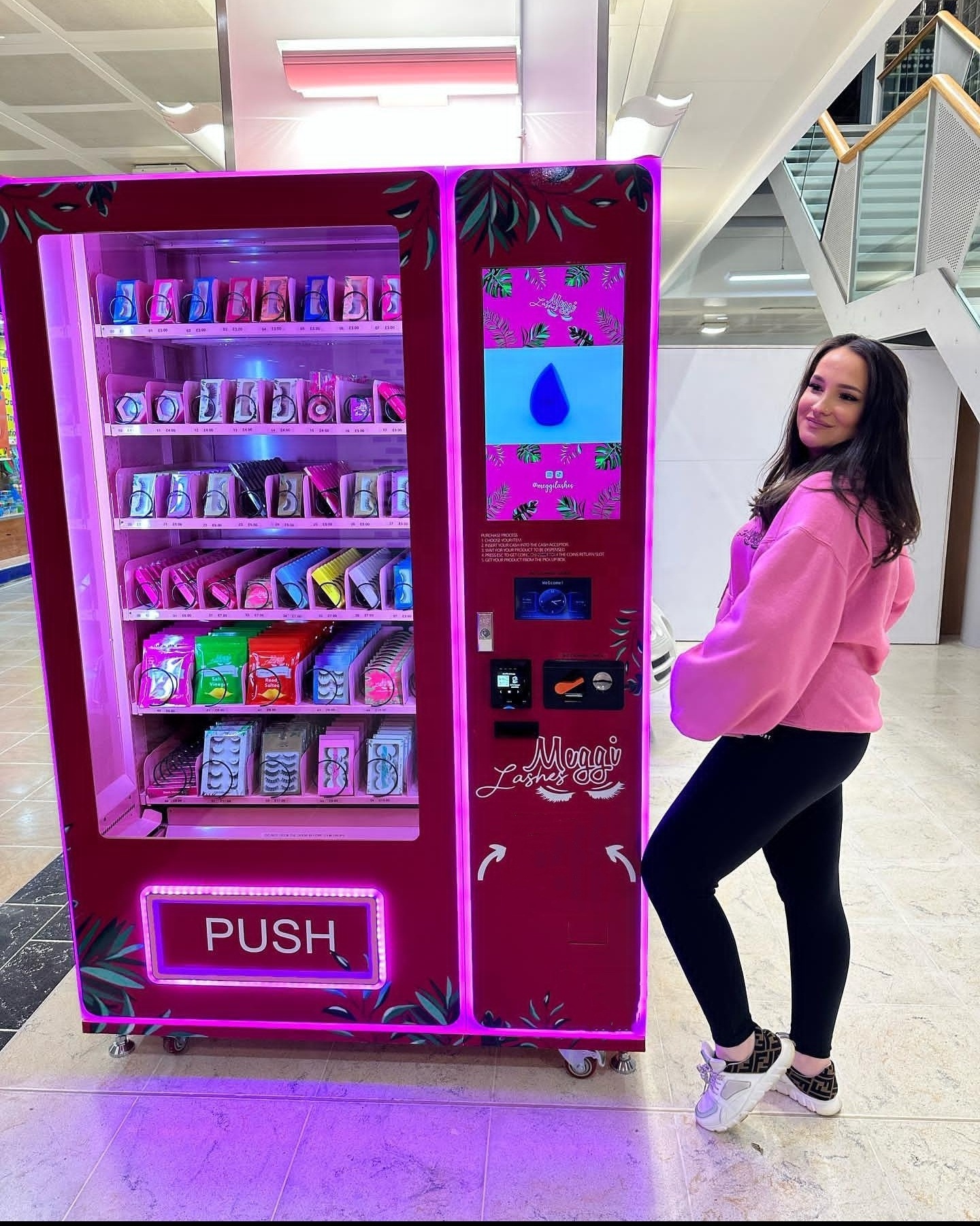 21.5 Inches Touch Screen Beauty Vending Machine Women Sanitary Pad Napkin Tissue Towel Vending Machine