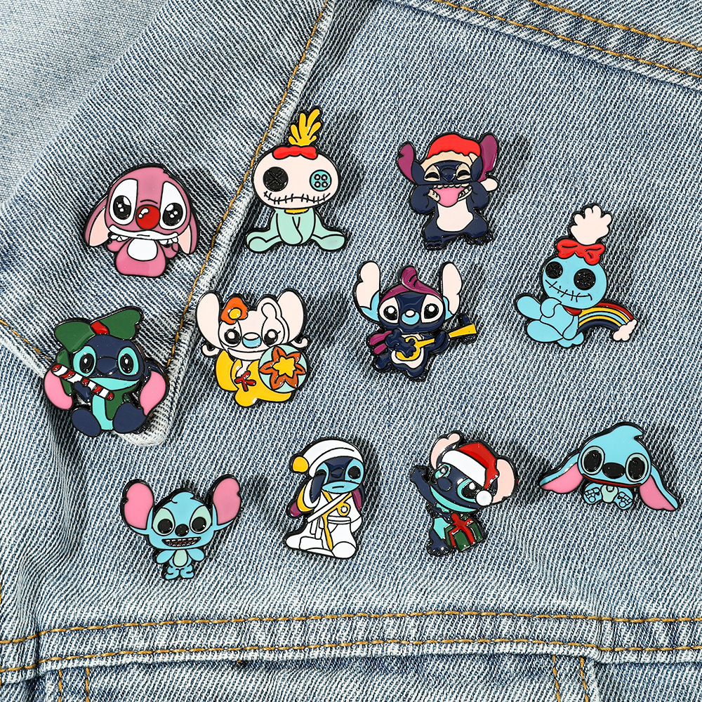 Cartoon Anime Brooch Wholesale Christmas Halloween Skull Paly Guitar Sti_tch Yoda Master Enamel Lapel Pin Badge