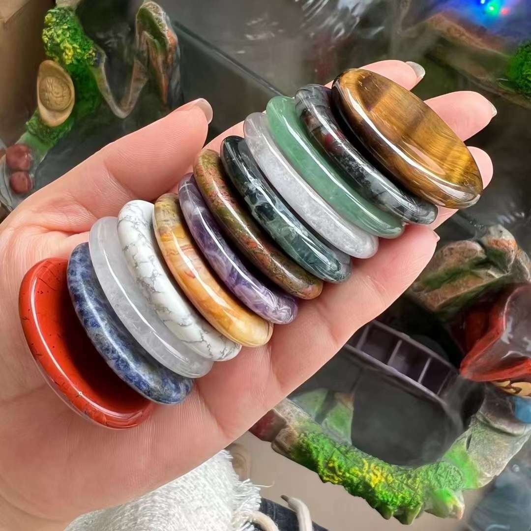 Whoielsale Chakra Carved Oval Shape Worry Stone Healing Crystal Amethyst Pocket Palm Massage Stone For Relieve Anxiety