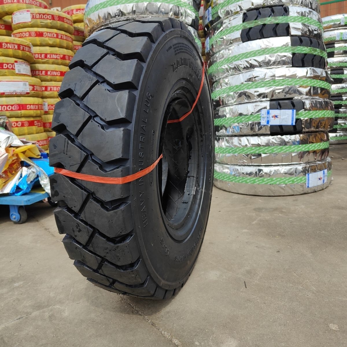 TOWAY brand Hot sale wheel loader tire Dump truck tires 20.5-25 23.5-25 23 5 26.5 29.5-25 1400 25 1800 25 OTR off the road tyre