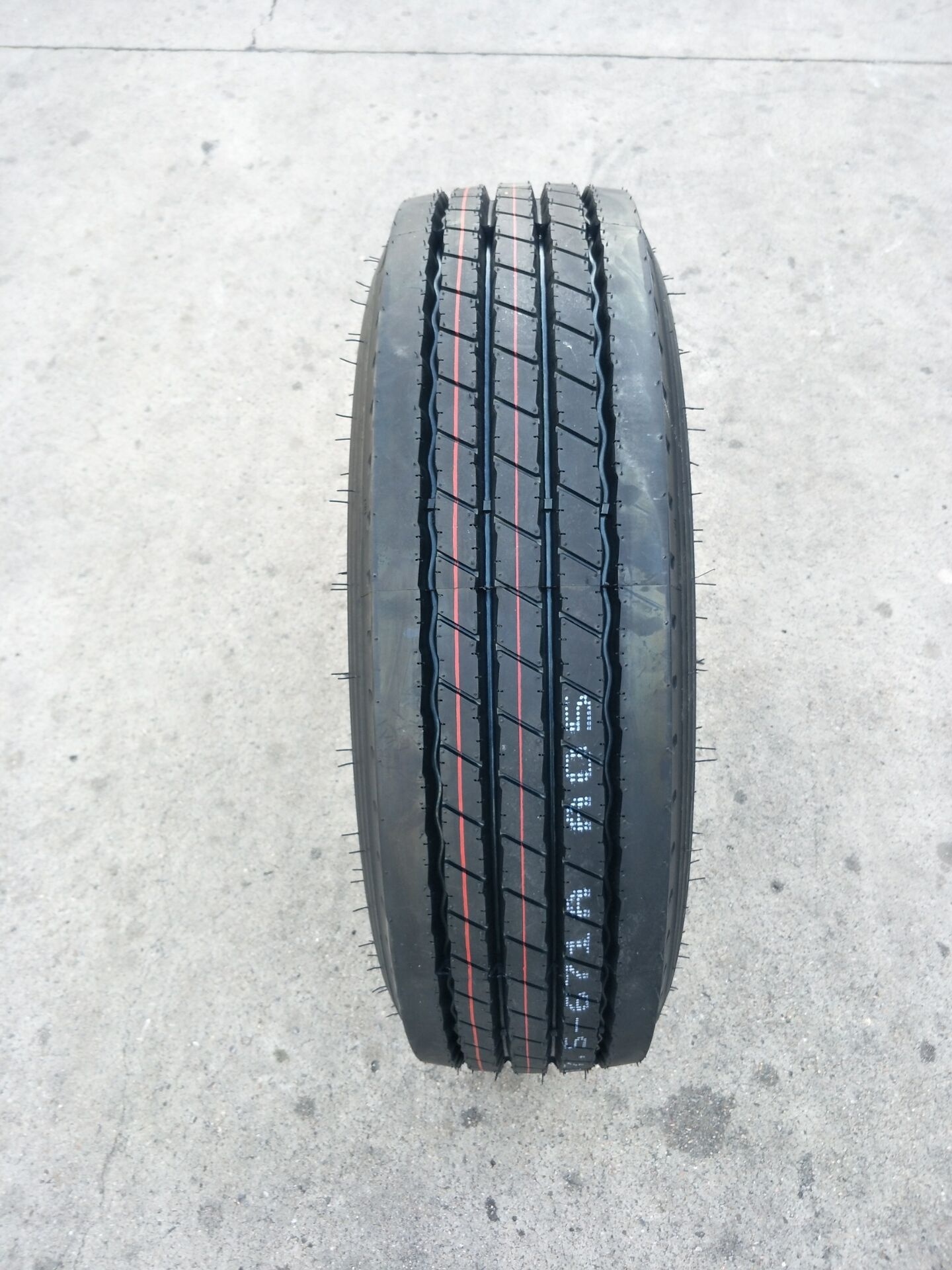 China Truck Tyre Doublestar brand DSR08A for Driving Position Long haul All size TBR Tire 215 75 17.5 225 70 19.5 245 70 19.5