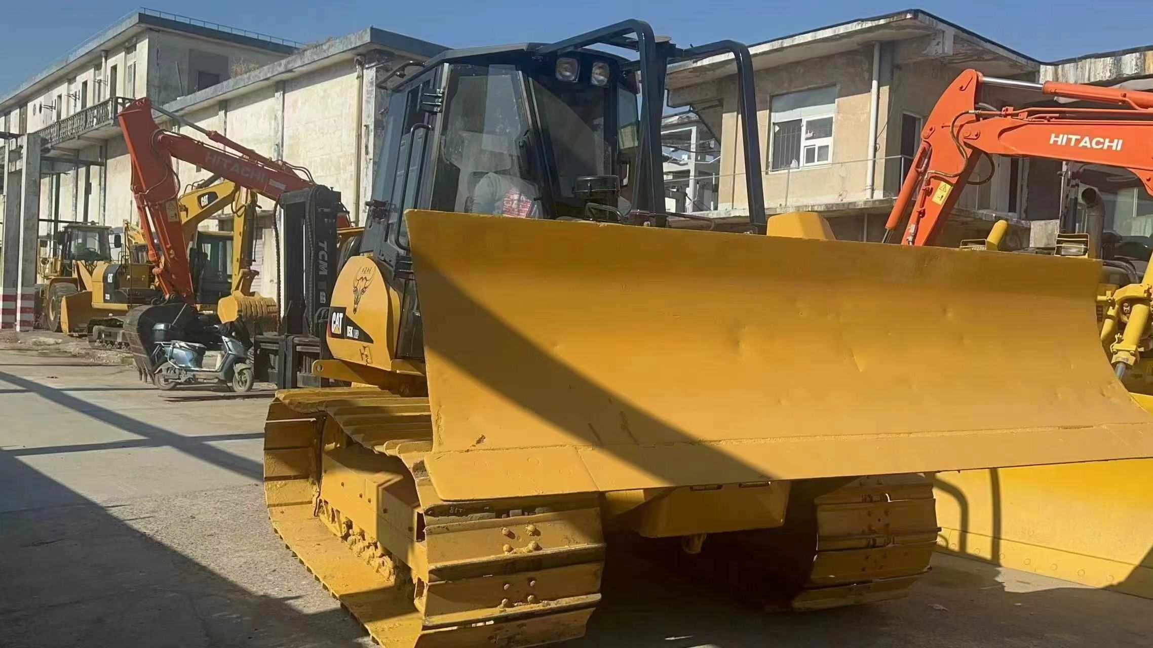 Caterpillar  CAT D5K Used  Bulldozers  hydraulic Crawler Tractor CAT d5k d5h d4 d3 dozer for Sale