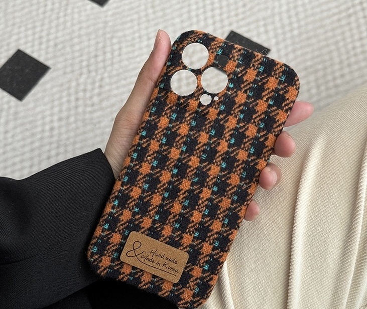 Ins style autumn-winter vintage plaid woven high quality plush phone case for iPhone 15 14 13 promax