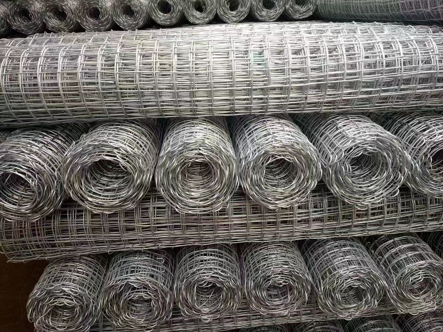 Wholesale Price Galvanized Diamond Hook Mesh Chain Link Fence  Diamond Hole Cyclone Wire Fence Design