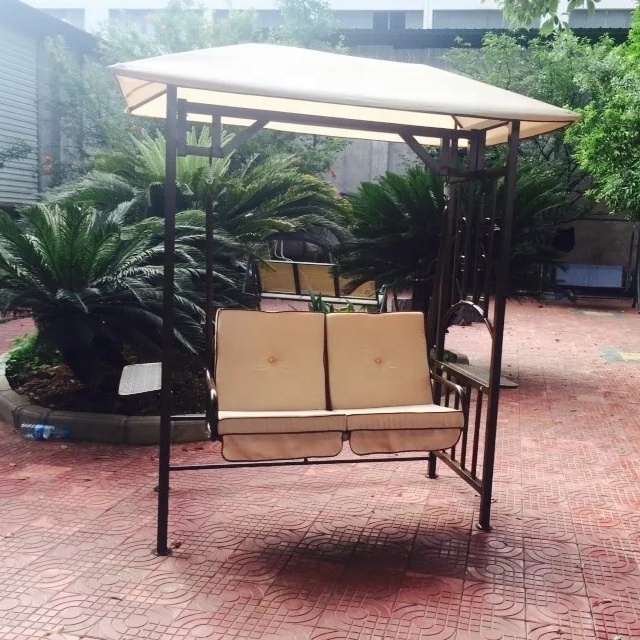 Free standing outdoor luxury swing chair with roof