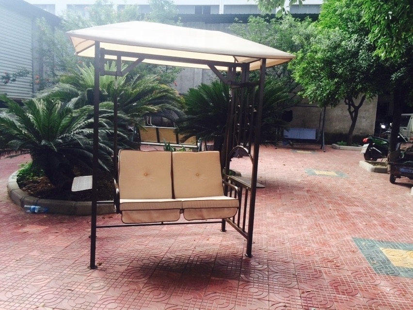 Free standing outdoor luxury swing chair with roof