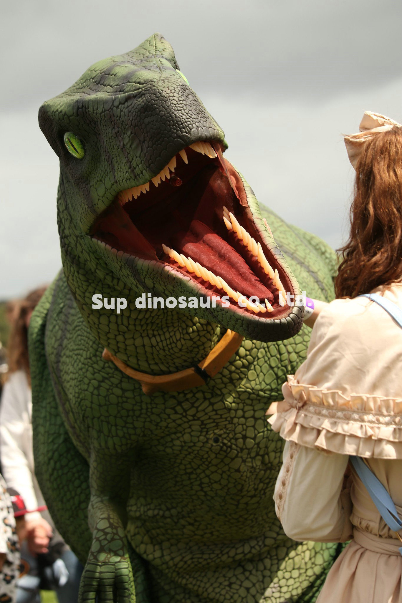 Lightweight Animatronic Velociraptor Walking Dinosaur Costume