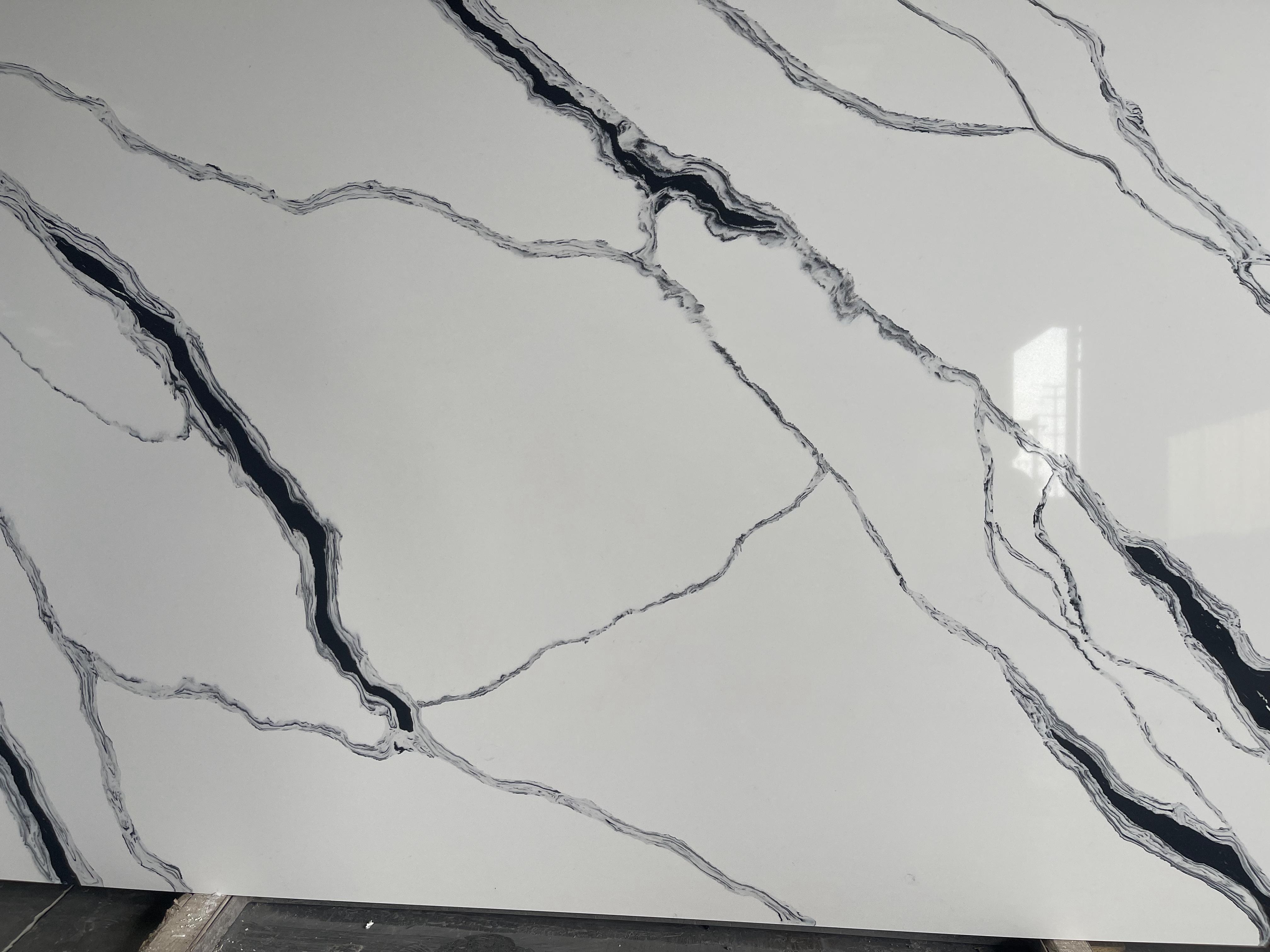 Wholesale China 20mm Artificial White Quartz Slab With black Veins For Countertop