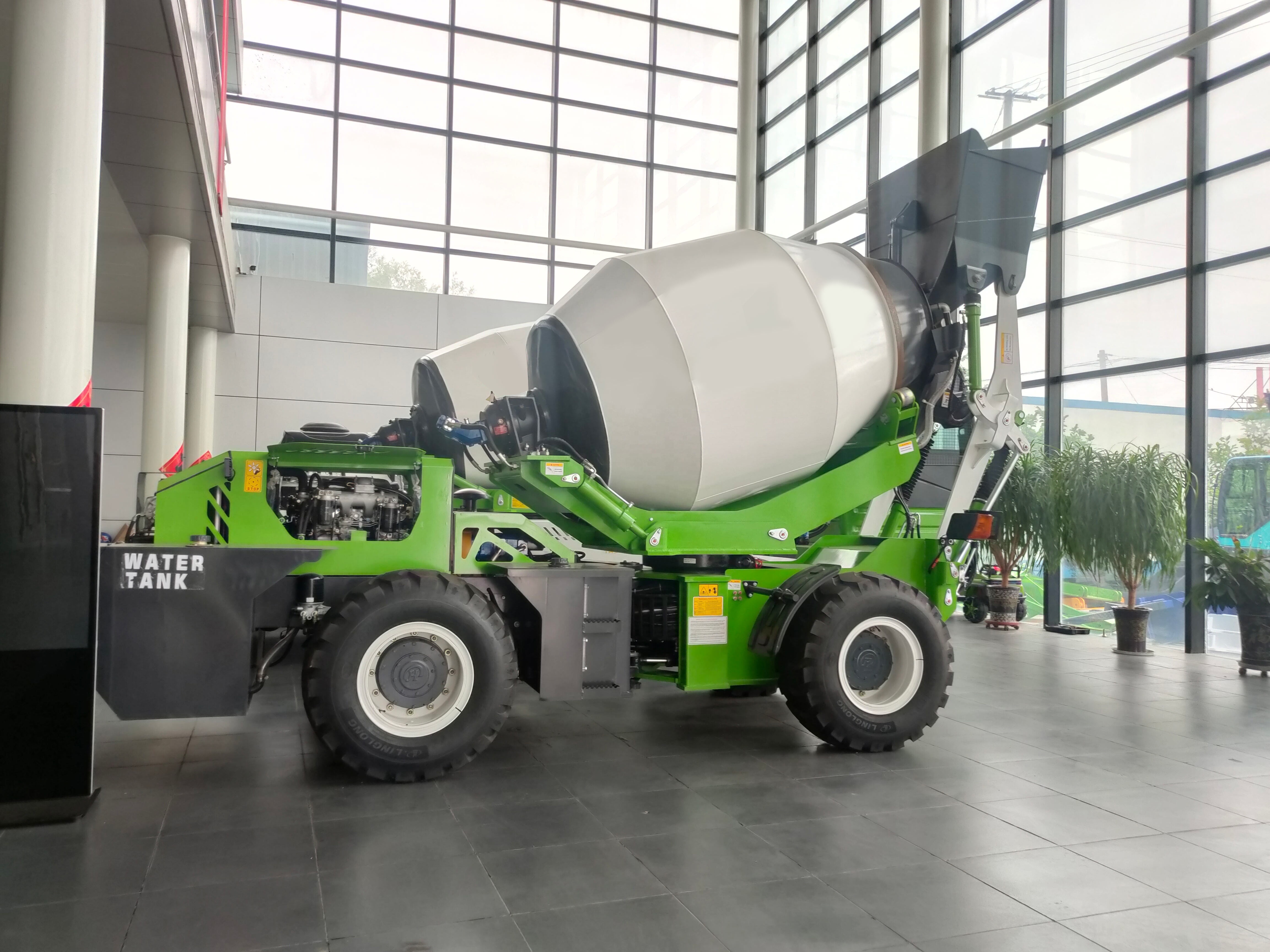 Self Loading Concrete Mixer for Sale In Dubai Compact Self Loading Concrete Mixer Truck