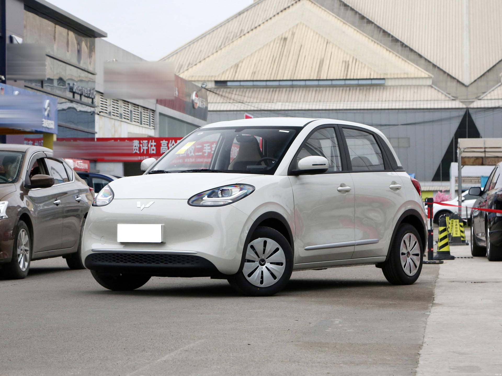 New Car 2023 Wuling Binguo Ev Electric New energy vehicle Cost-effective Convenient Charging Mini Electric Car