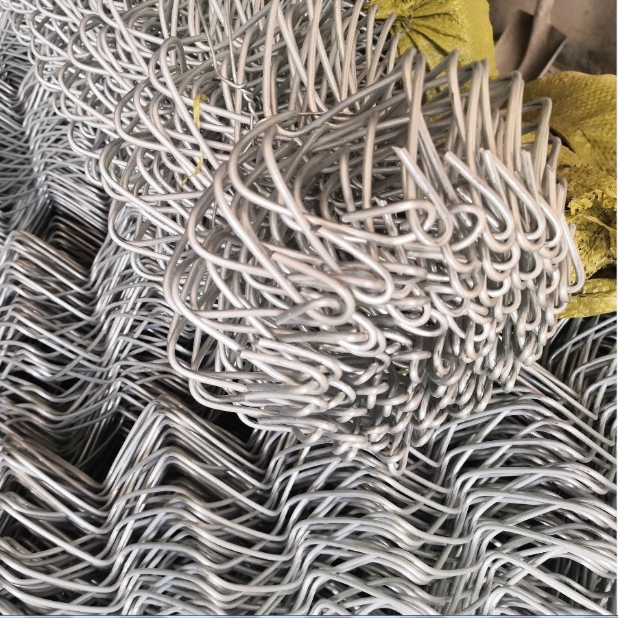 Security galvanize chain link cyclone wire fence rolls