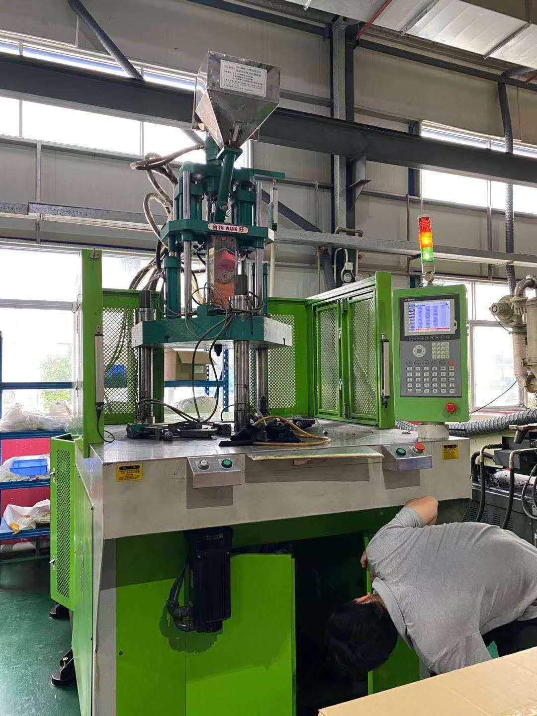 85t used rotary table  double station  vertical injection molding machine SERVO MOTOR