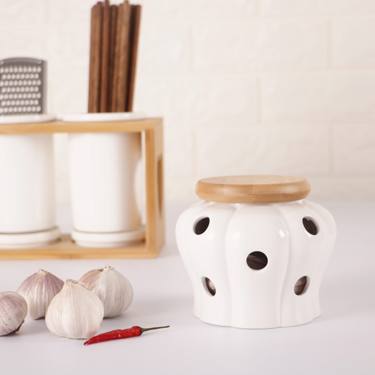 Farmhouse Round Vegetable Bin Kitchen Onion Garlic Storage Box Kitchen Jar Garlic Chili Keeper Ceramic Container