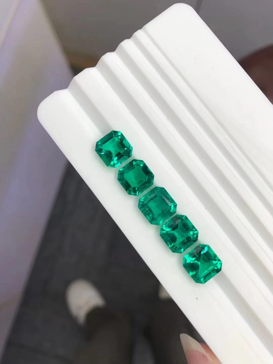 Wholesale Custom Synthetic Colombian Emerald Round Pear Certified Inclusion Hydrothermal Lab Grown Emerald