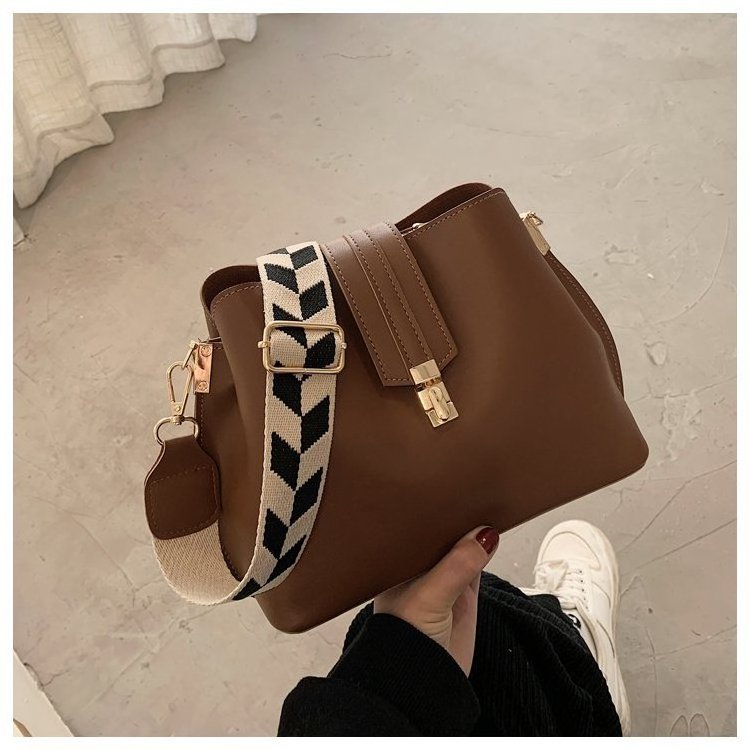 New new fashion women's bag large capacity Korean solid color bucket bag PU stitching women's shoulder bag