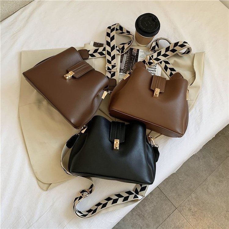 New new fashion women's bag large capacity Korean solid color bucket bag PU stitching women's shoulder bag