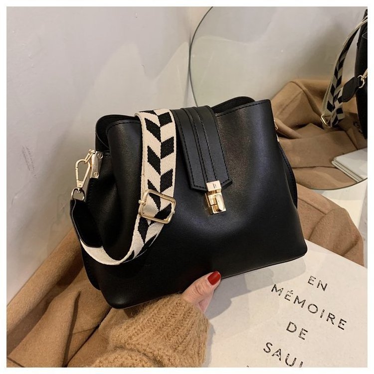 New new fashion women's bag large capacity Korean solid color bucket bag PU stitching women's shoulder bag