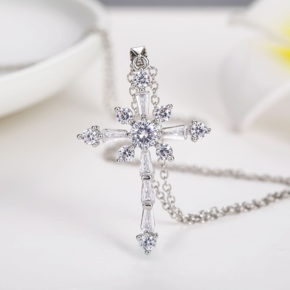 Wholesale Jewelry Custom Diamond Snowflake Necklace Classic Zirconia 925 Silver Gold Plated Cross Pendant Necklace Pendant For W