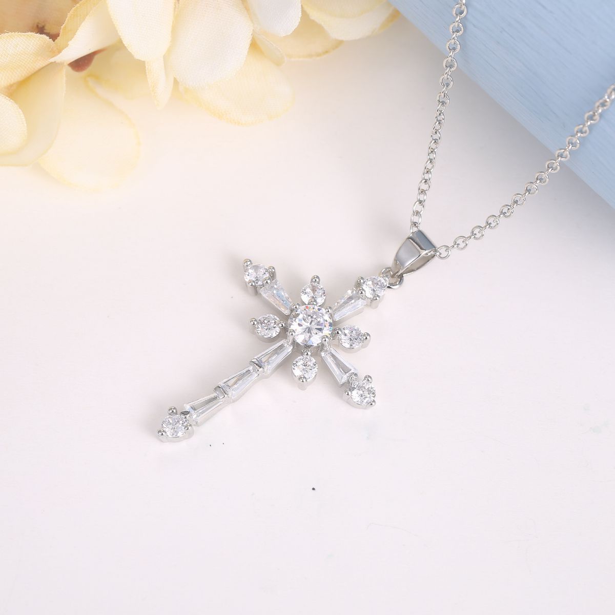 Wholesale Jewelry Custom Diamond Snowflake Necklace Classic Zirconia 925 Silver Gold Plated Cross Pendant Necklace Pendant For W