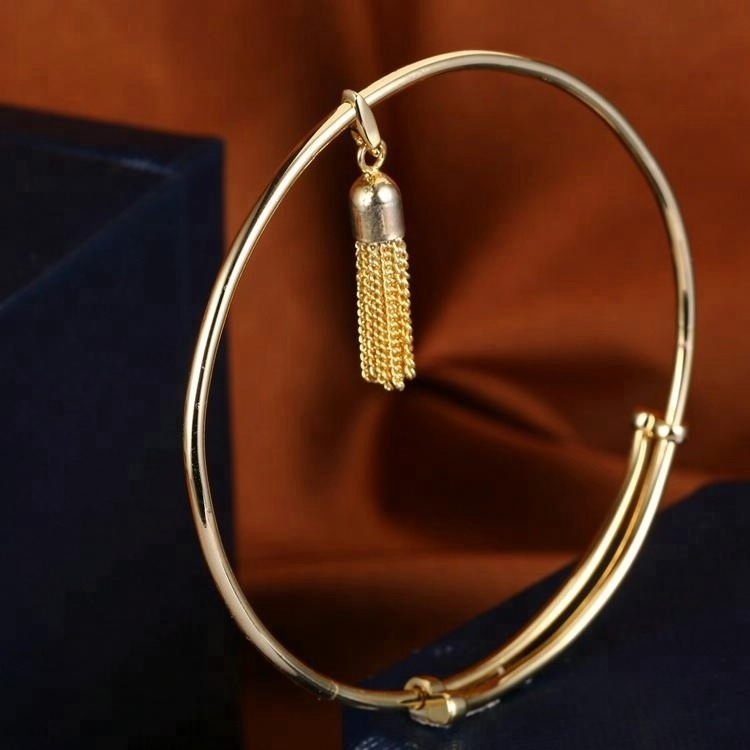 valentine's Day jewelry sales 18 k gold bangle saudi arabia jewelry bangle