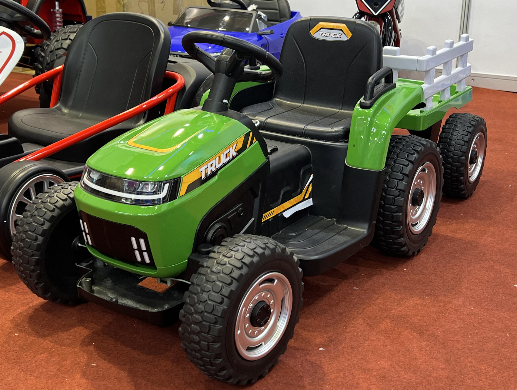 12V Battery-Powered Ride on Tractor With Trailer and Dual Motors Ride On Car, 12V Kids Electric Vehicle