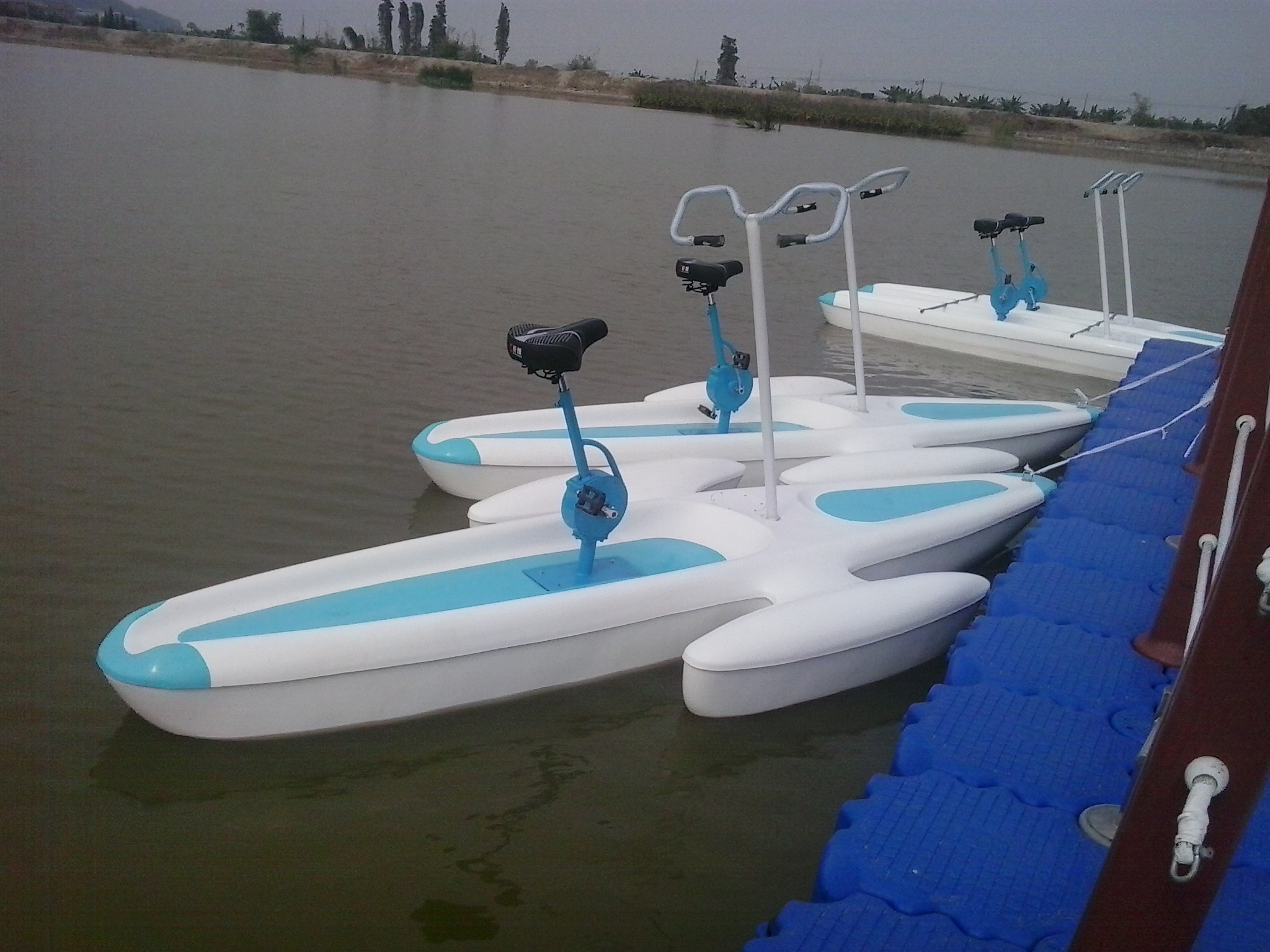 Customized Arcade Water Trike Play Equipment Swimming Pool Float FiberGlass Kiddie Rides Pedal Boat Water Bike for Sale